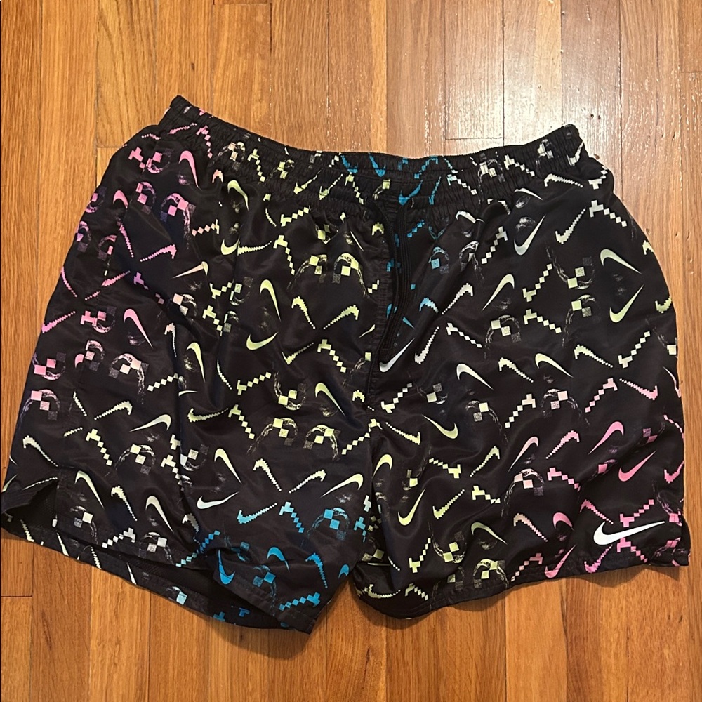 Nike Men’s Multicolor Patterned Athletic Shorts